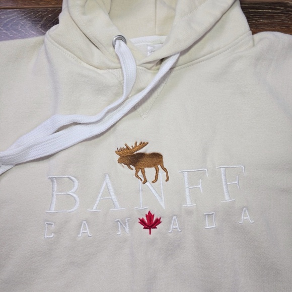 Super Soft Customized Embroidered Banff Canada Hoodie Sweatshirt Womens Medium - Picture 2 of 6